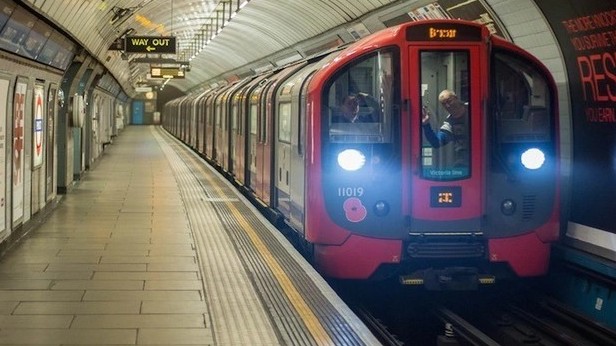 Anh: Bí ẩn vì sao đường ray tàu điện ngầm ở London được thiết kế mềm mại