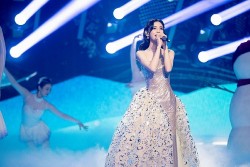 Trung Quốc: Angelababy tái xuất xinh đẹp tại đêm tiệc lễ hội đèn lồng