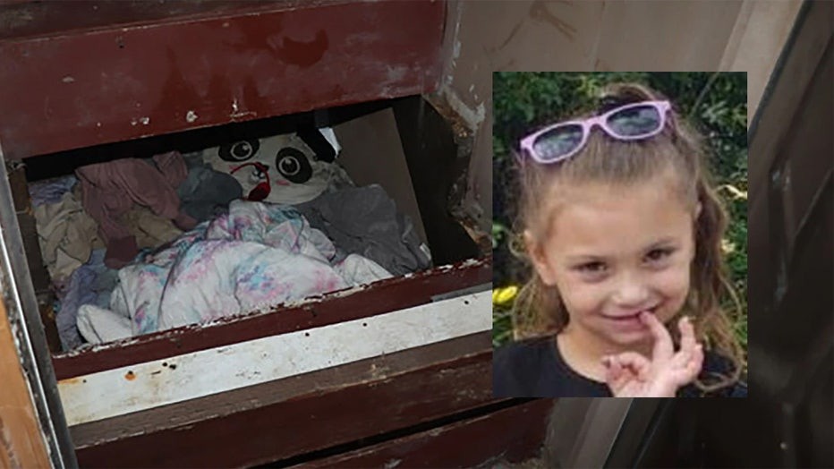 Mỹ: Tìm thấy bé gái mất tích 2 năm qua kẽ nứt cầu thang