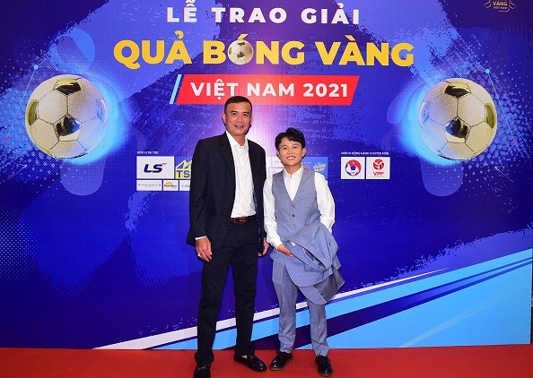 Quả Bóng vàng Việt Nam 2021: Thời trang thanh lịch khác hẳn trên sân cỏ của các tuyển thủ nữ