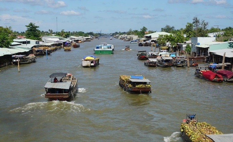 Bến Tre: Chợ nổi trên sông 'độc nhất vô nhị' chỉ bán các sản phẩm từ cây dừa