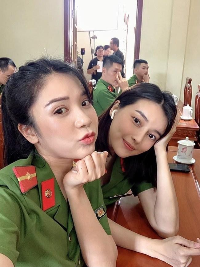 Phim cảnh sát hình sự Bão ngầm: Vẻ gợi cảm ngoài đời của hai diễn viên vào vai nữ cảnh sát