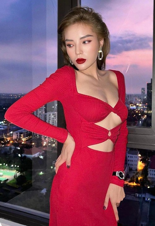 Hoa hậu, người đẹp Việt diện áo ngắn khoe eo thon