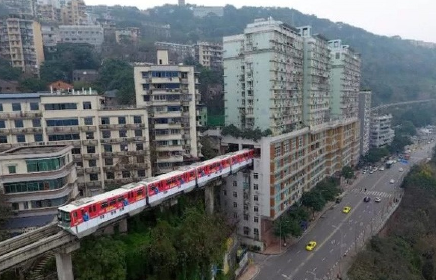 Trung Quốc thiết kế đường sắt chạy xuyên chung cư