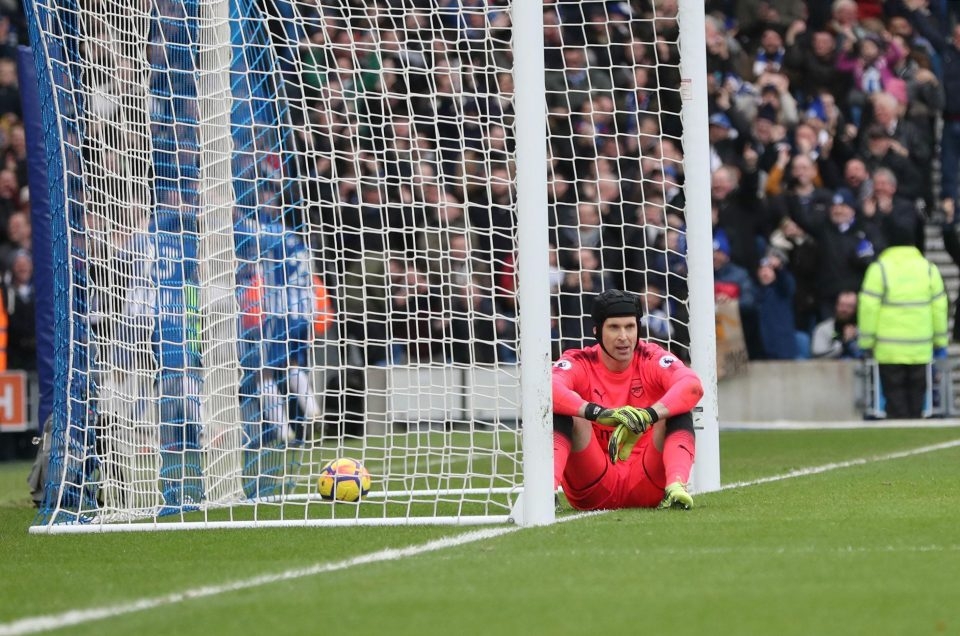 petr cech cui dau xin loi nguoi ham mo arsenal