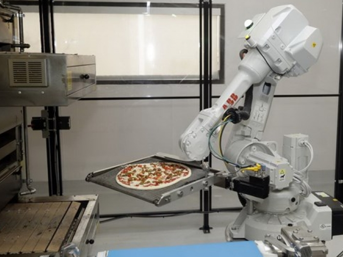 Robot bị chủ nhà hàng "sa thải" chỉ vì nướng thịt... quá nhanh