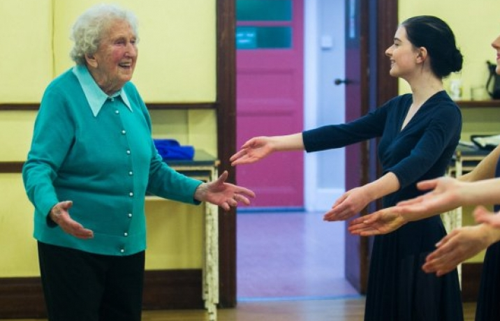 Anh: Cụ bà 97 tuổi vẫn miệt mài dạy múa ba lê