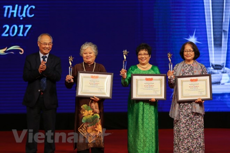 lan dau tien vinh danh nghe nhan am thuc nganh du lich viet