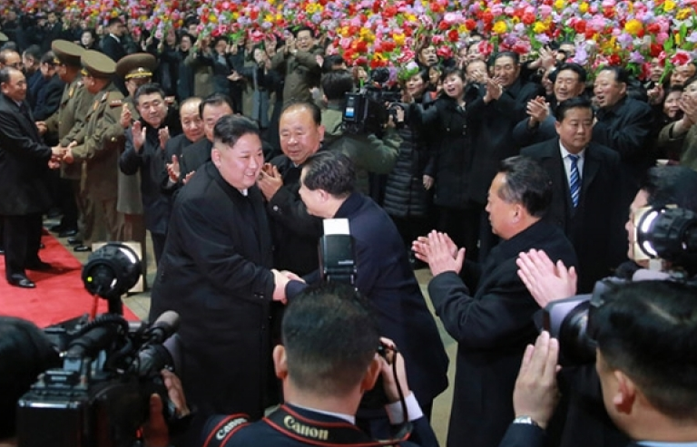 KCNA: Chủ tịch Kim Jong-un tươi cười niềm nở khi về đến ga Bình Nhưỡng
