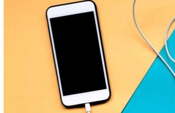 Apple bớt “chảnh”, chịu sửa iPhone từng thay pin không chính hãng