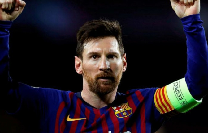 Messi bất ngờ ca ngợi màn trình diễn "siêu hạng" của C.Ronaldo
