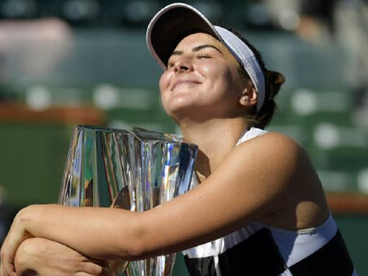 Tay vợt nữ 18 tuổi bất ngờ đánh bại "các hạt giống" để vô địch Indian Wells