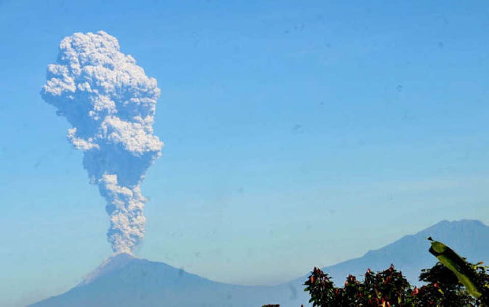 indonesia nui lua merapi phun trao dam may nong cao tren 1200m