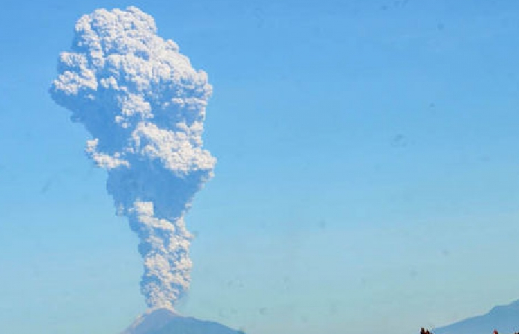 Indonesia: Núi lửa Merapi phun trào đám mây nóng cao trên 1.200m
