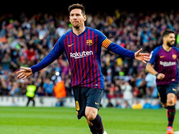 Messi gây sốt với cú sút phạt kiểu panenka