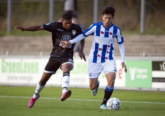 van hau chan thuong trong ngay jong heerenveen thang jong willem ii 9 1