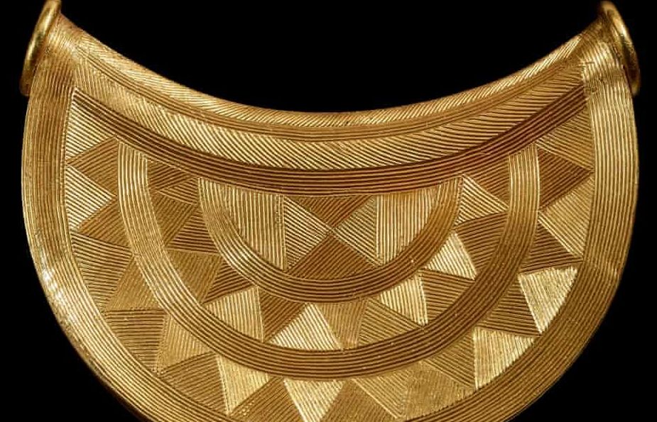 Mặt dây chuyền bằng vàng ròng niên đại 3.000 năm tuổi có giá 7,5 tỷ đồng