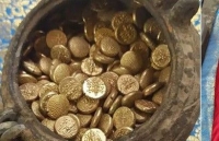 Phát hiện hũ tiền vàng hơn nghìn năm tuổi chôn bí mật trong ngôi đền nổi tiếng