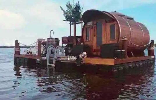 Mỹ: Độc đáo 'khách sạn thùng gỗ' tránh dịch Covid-19 trên đảo nổi giữa biển