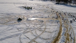 Phần Lan: Đĩa băng xoay nhân tạo lớn nhất thế giới trên mặt hồ băng