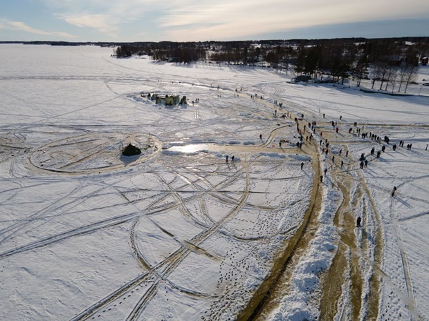 Phần Lan: Đĩa băng xoay nhân tạo lớn nhất thế giới trên mặt hồ băng