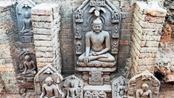Ấn Độ: Khai quật hàng chục pho tượng Phật cổ nghìn năm tuổi