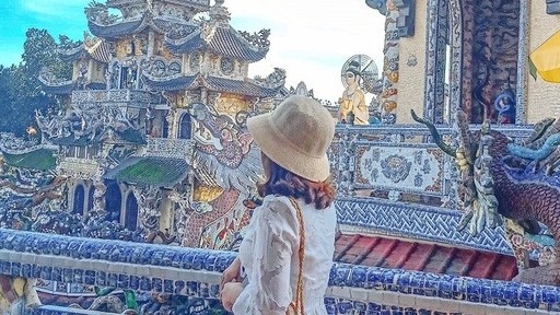 Ngôi chùa ve chai giữ nhiều kỷ lục nhất Việt Nam hút khách check-in khi ghé thăm Đà Lạt