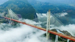 Choáng ngợp vẻ đẹp của cây cầu cao nhất thế giới tại Trung Quốc