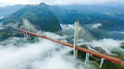 Choáng ngợp vẻ đẹp của cây cầu cao nhất thế giới tại Trung Quốc