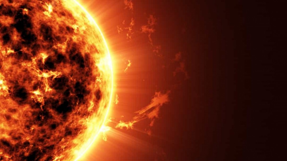 Mặt Trời sáng tương đương với 4.000 tỷ bóng đèn 100 watt.