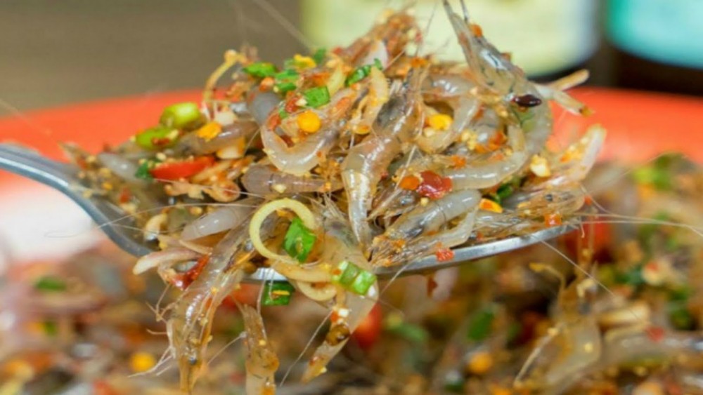 Thái Lan: Món ăn kinh dị tép nhảy tanh tách trong miệng