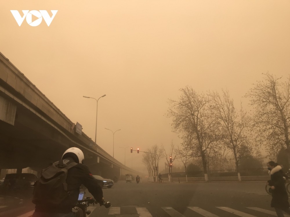 Trung Quốc: Thủ đô Bắc Kinh chìm trong bão cát