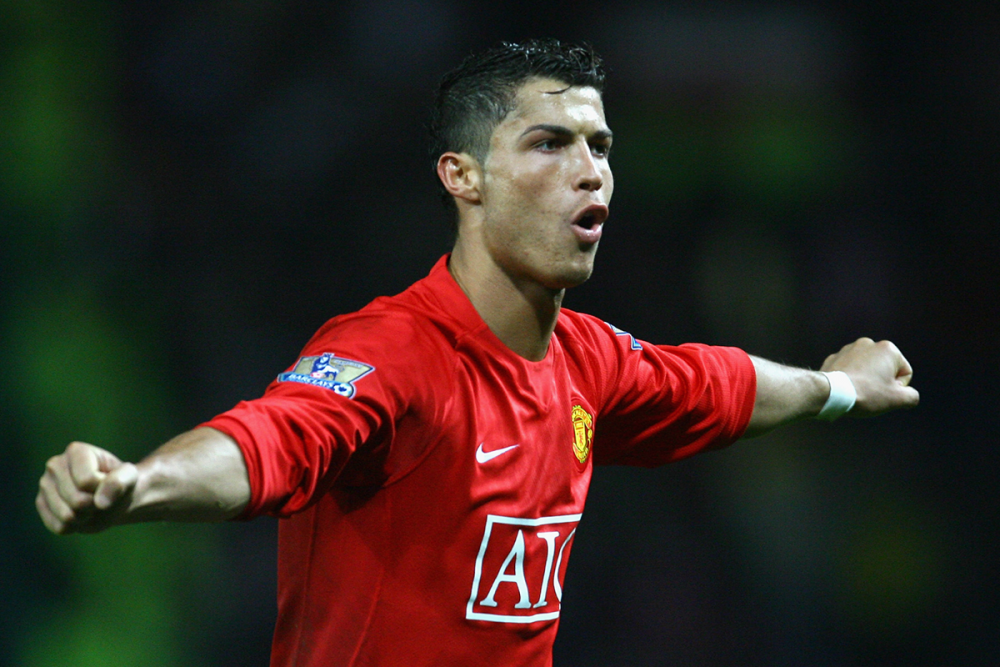 Man Utd: Ronaldo có thể trở về đội, Martial dính chấn thương đầu gối