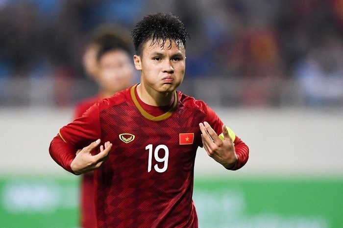 Xem hình ảnh Quang Hải thi đấu tại Trung Quốc và mức lương mà anh nhận được từ đội bóng đó sẽ làm bạn ngạc nhiên về sự phát triển của cầu thủ này trong suốt thời gian qua.