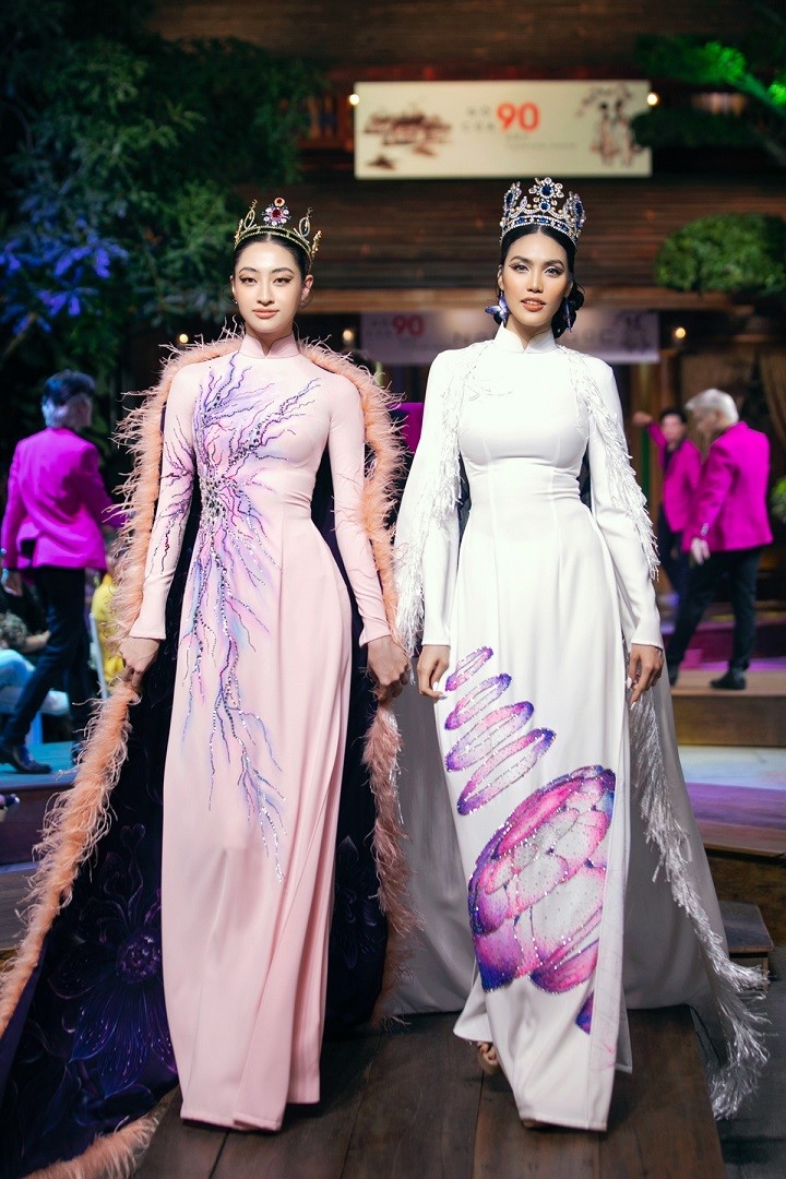 Lương Thùy Linh cùng dàn sao Việt mặc áo dài dự show thời trang