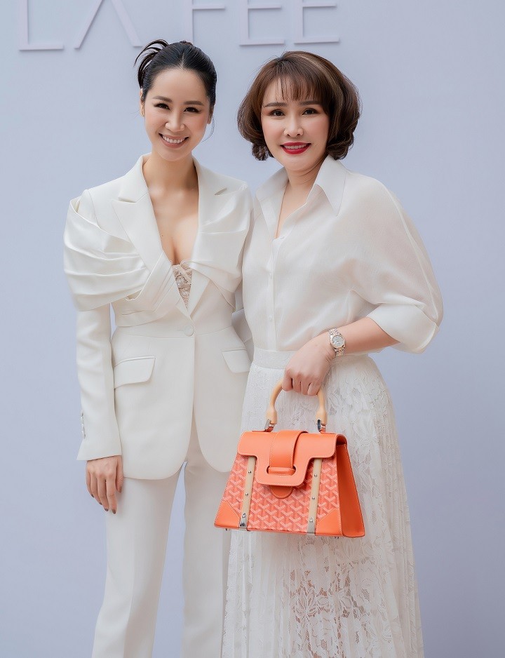 Dàn Hoa hậu Việt và Á hậu diện sắc trắng sang trọng dự sự kiện áo cưới