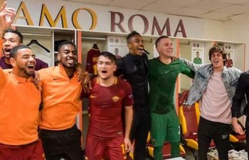 Cầu thủ AS Roma “phát cuồng” sau trận thắng không tưởng trước Barca