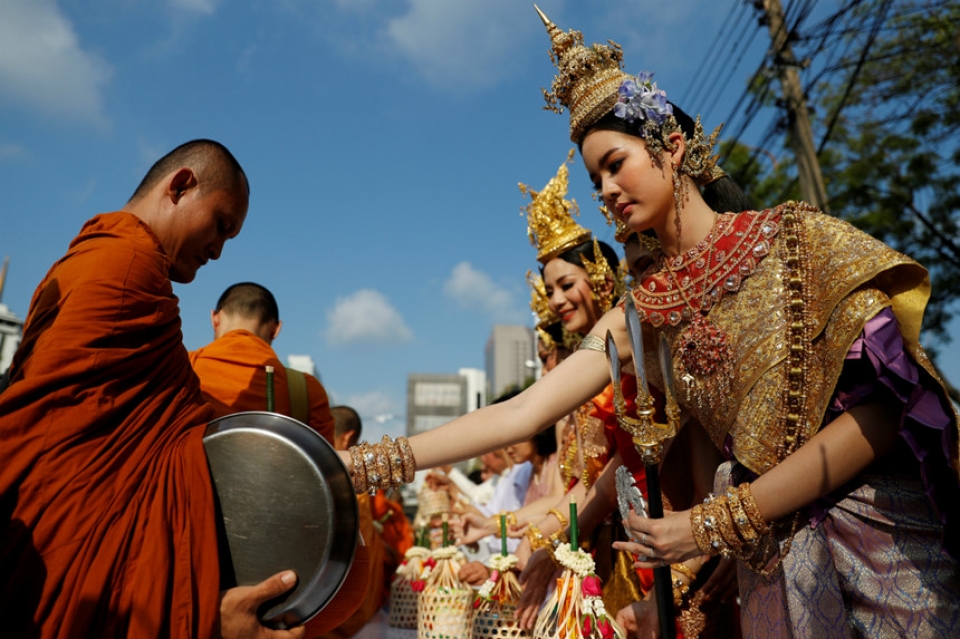 thai lan ron rang truoc le songkran dau tien sau quoc tang