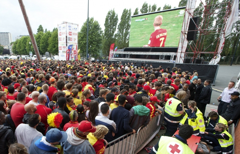 Bỉ: Brussels hạn chế truyền hình trực tiếp bóng đá ở nơi công cộng