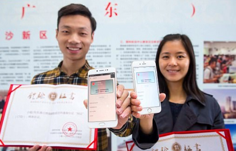 Trung Quốc gắn thẻ căn cước cho smartphone