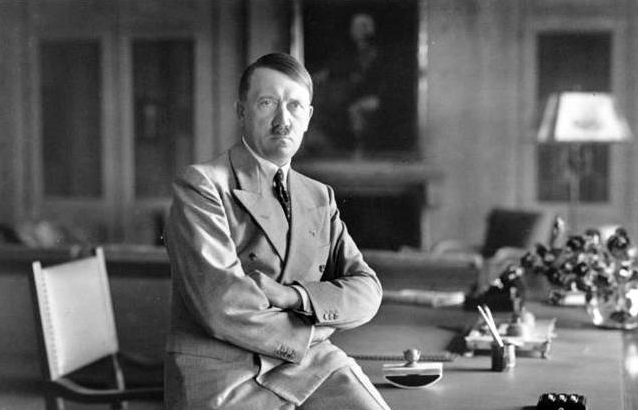 FBI từng điều tra lý do trùm phát xít Hitler mất bộ ria mép trứ danh