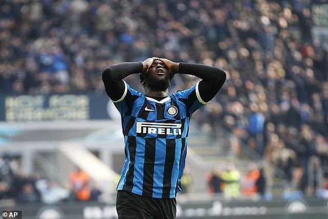 lukaku 2325 cau thu inter tung co trieu chung nhiem virus corona