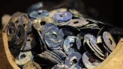 Khám phá bộ sưu tập những chum tiền cổ 'hóa thạch' của người đàn ông Sài Gòn