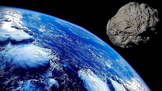 Tiểu hành tinh có kích thước lớn hơn sân bóng đá đang lao về phía Trái đất