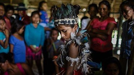 Phong tục lạ lùng của người Tikuna: Nhốt và cô lập trẻ em gái trước ngưỡng trưởng thành