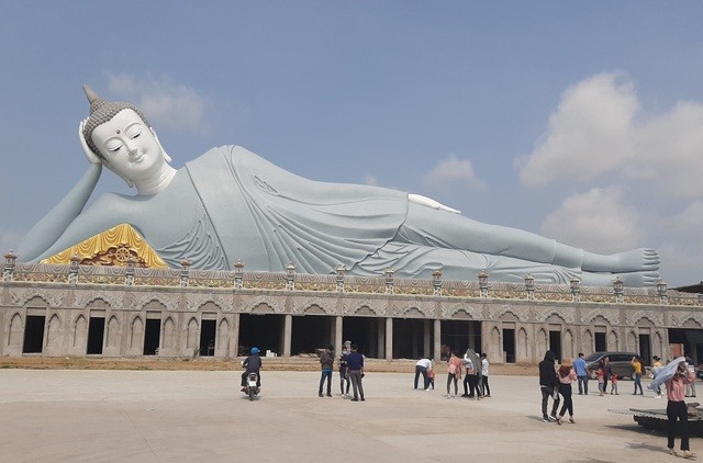 Bức tượng Phật nằm khổng lồ, lớn nhất Việt Nam. (Ảnh: Cao Xuân Lương)