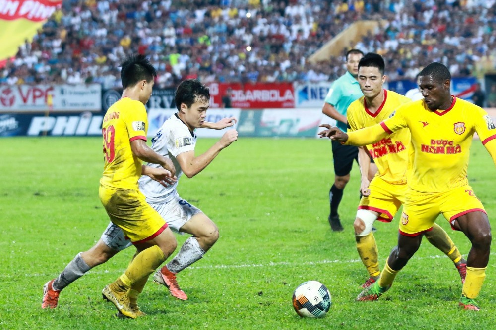 Nhận định vòng 9 LS V-League 2021: Hoàng Anh Gia Lai đấu Nam Định, thầy trò Kiatisuk thắng hiển nhiên?