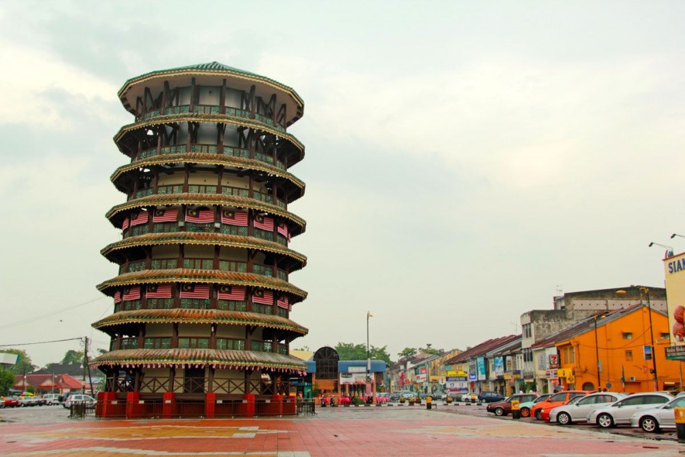 Tòa tháp nghiêng 136 tuổi ở Malaysia