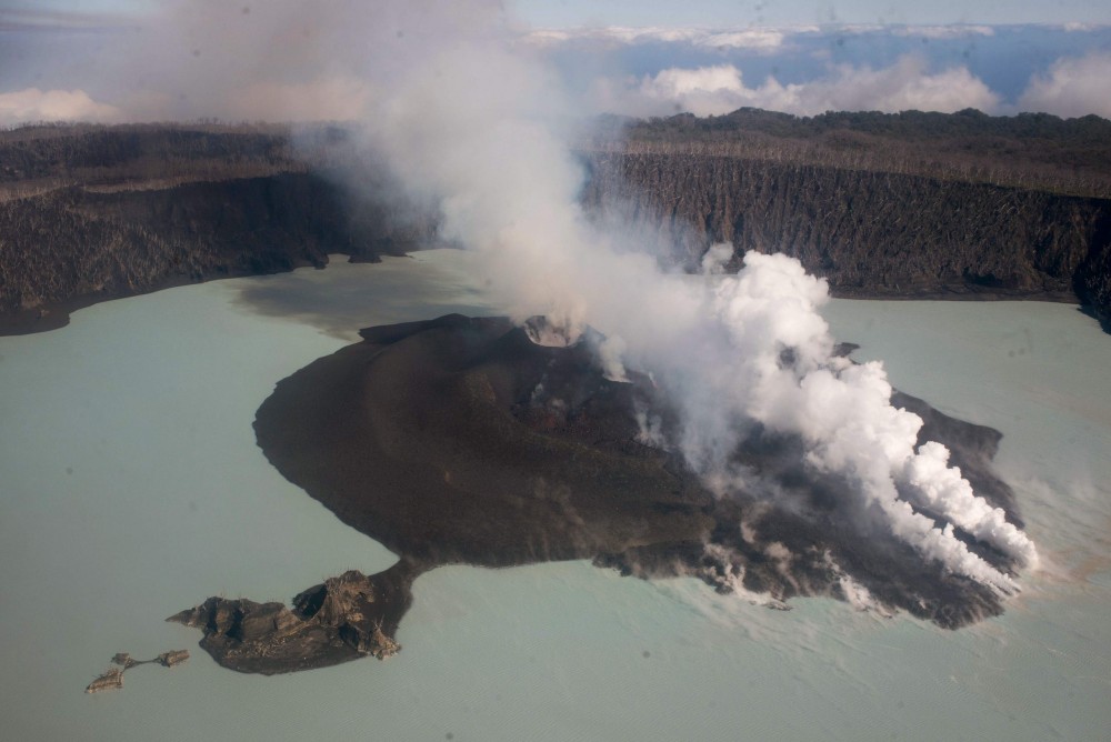 Vanuatu: Quốc gia nhỏ bé nằm ở Thái Bình Dương này được tạo thành từ những đảo núi lửa. Những núi lửa xuất hiện cả trên và dưới mặt đất khiến nơi này trở thành một trong những khu vực có nguy cơ núi lửa phun trào cao nhất. (Nguồn: Getty Images)