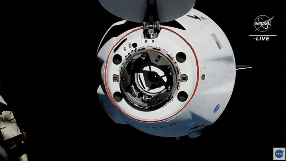 Tàu vũ trụ Crew Dragon Endeavour của SpaceX kết nối thành công với ISS